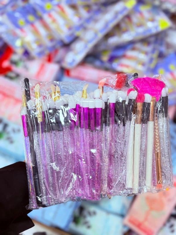 براش تکسایه بسته 100 عددی (پخش عمده لوازم آرایشی آنا) — تصویر ۲