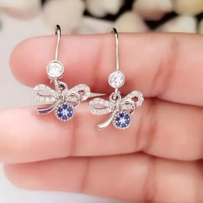 گوشواره نقره زنانه طرح پاپیون و چشم نظر عیار 925 روکش طلا سفید — تصویر ۶