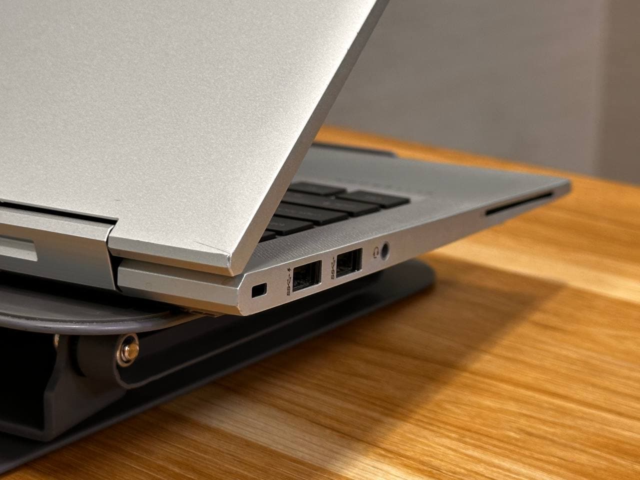 اچ پی الیت بوک 830 جی 7 – HP ELITEBOOK 830 G7 i5-10310U 8GB 256GB INTEL — تصویر ۳
