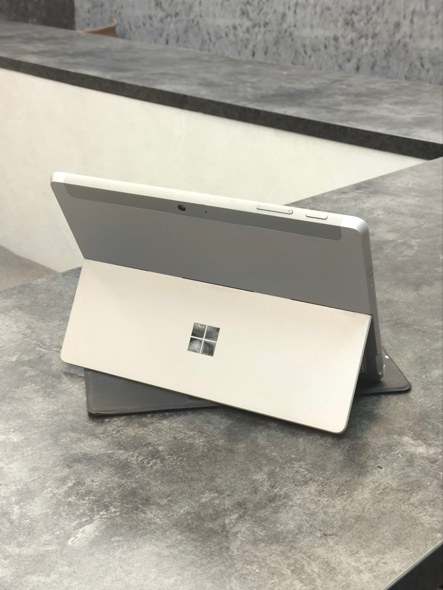 سرفیس گو 2 – SURFACE GO 2 PENTIUM 8GB 128GB — تصویر ۵