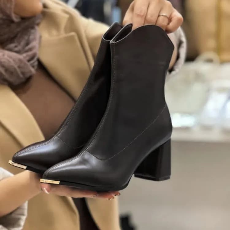 نیم بوت چرم زنانه پاشنه دار مجلسی سرپنجه فلزی طرح ترک