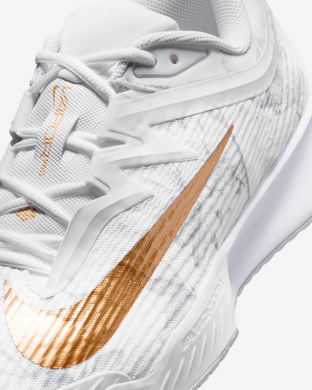 کفش تنیس مردانه نایک Nike Court Vapor Pro 3 PRM Tennis Shoes- سفید/طلایی — تصویر ۸