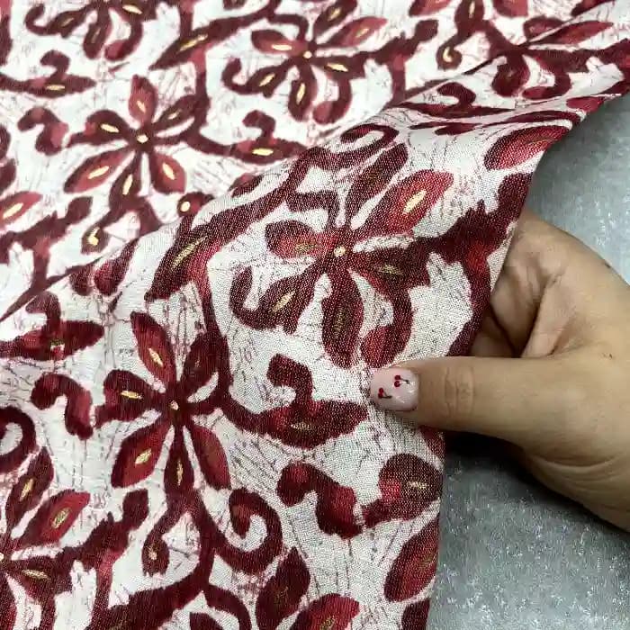 باتیک طلاکوب گلدار رنگ زرشکی — تصویر ۲