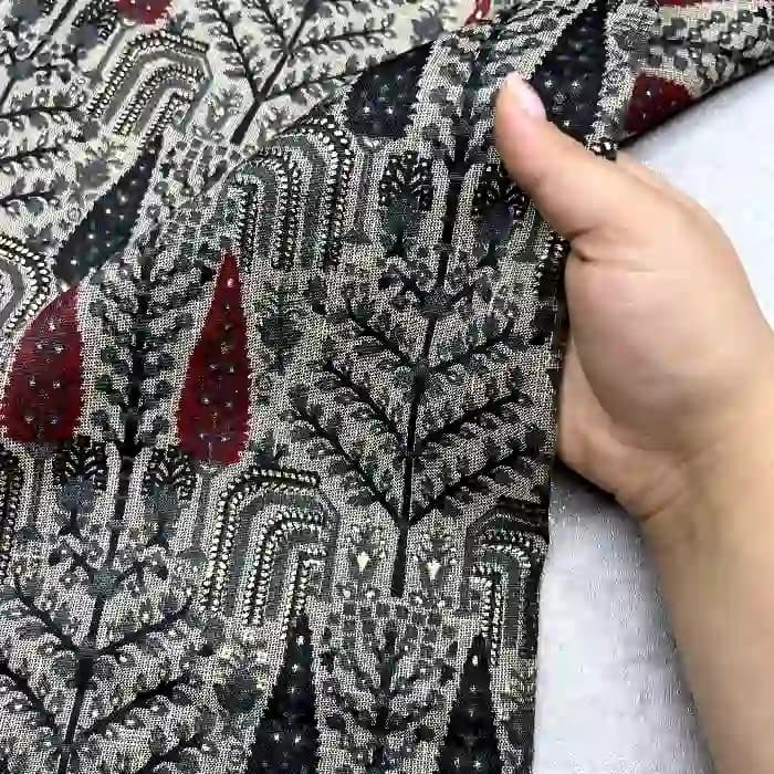 باتیک طلاکوب طرح کاج زرشکی و طوسی تیره — تصویر ۲