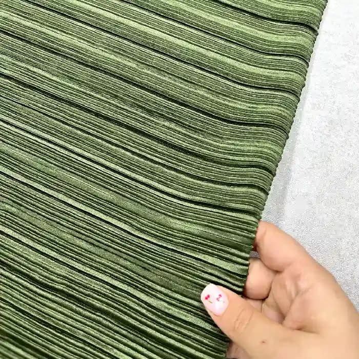 پارچه ساتن پلیسه رنگ سبز سدری