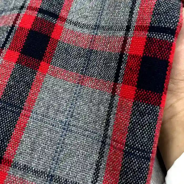 کشمیر چهارخونه رنگ زمینه طوسی روشن و خط های قرمز — تصویر ۲