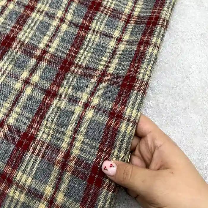 کشمیر سپاهان چهار خونه رنگ قرمز و کرم روشن — تصویر ۲