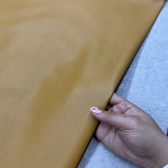 چرم‌ تیرکمونی رنگ خردلی تیره