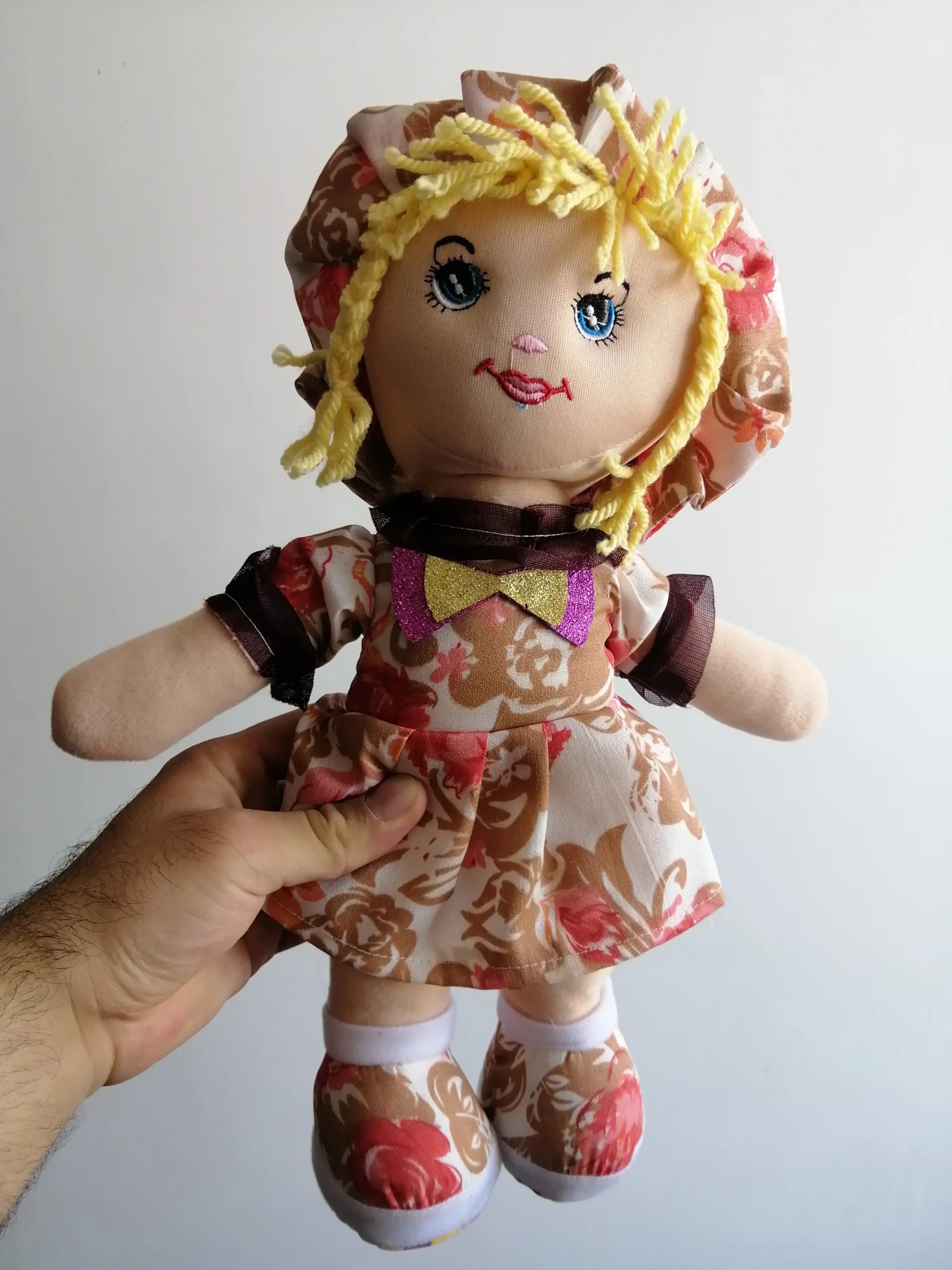 عروسک دختر گلدار — تصویر ۳