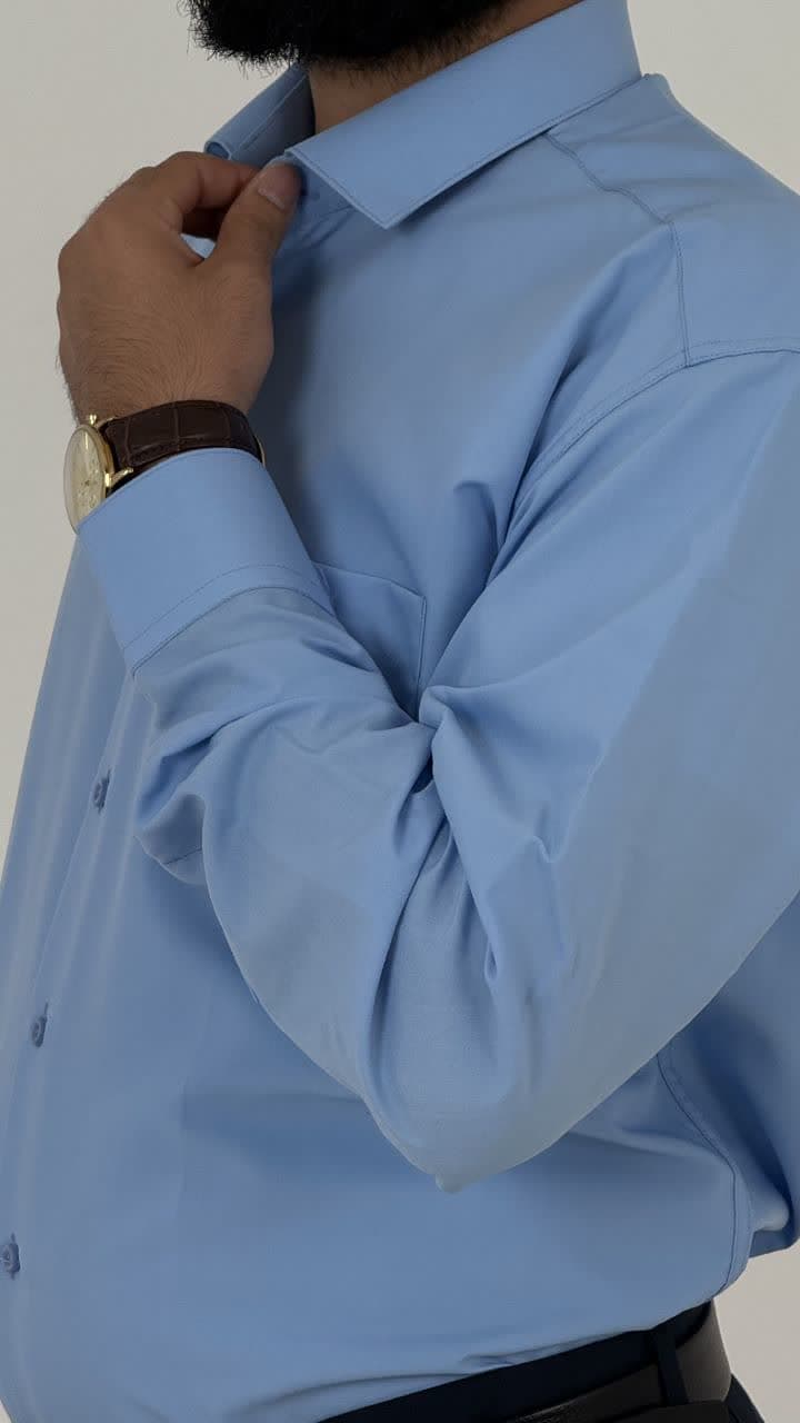 پیراهن یقه‌دار آبی — تصویر ۳