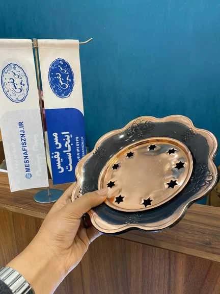 آفتابه لگن مسی سیاه قلم کاری — تصویر ۲