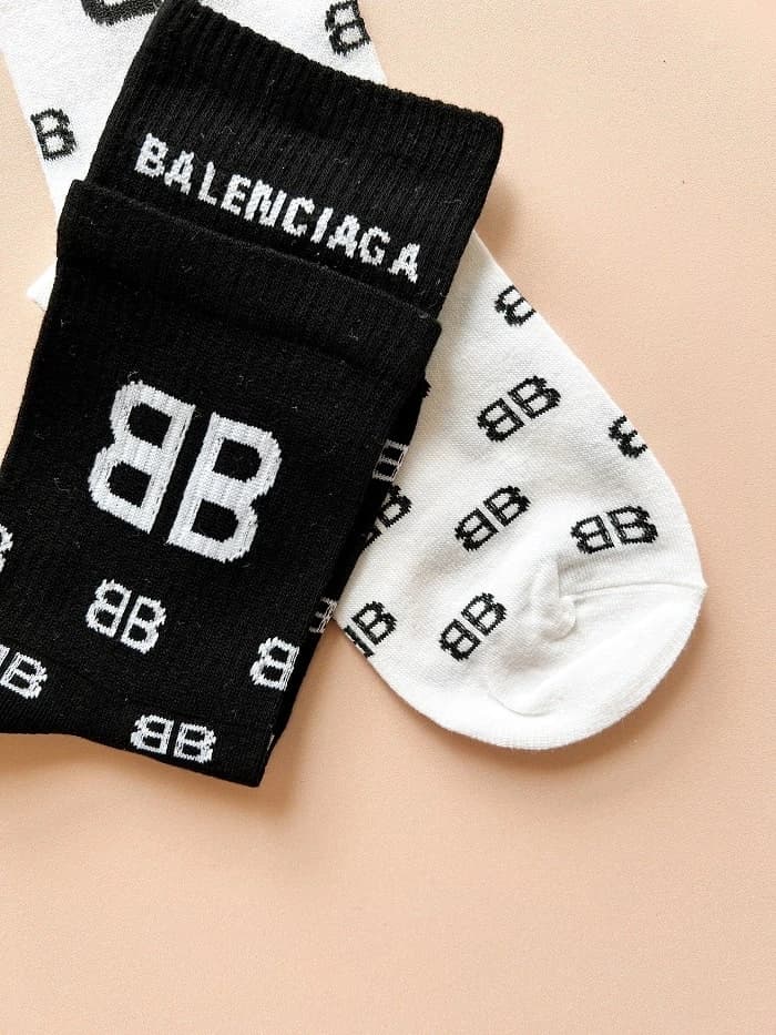 جوراب ساق بلند ورزشی طرح بالنسیاگا BALENCIAGA دوکش یونیسکس — تصویر ۳