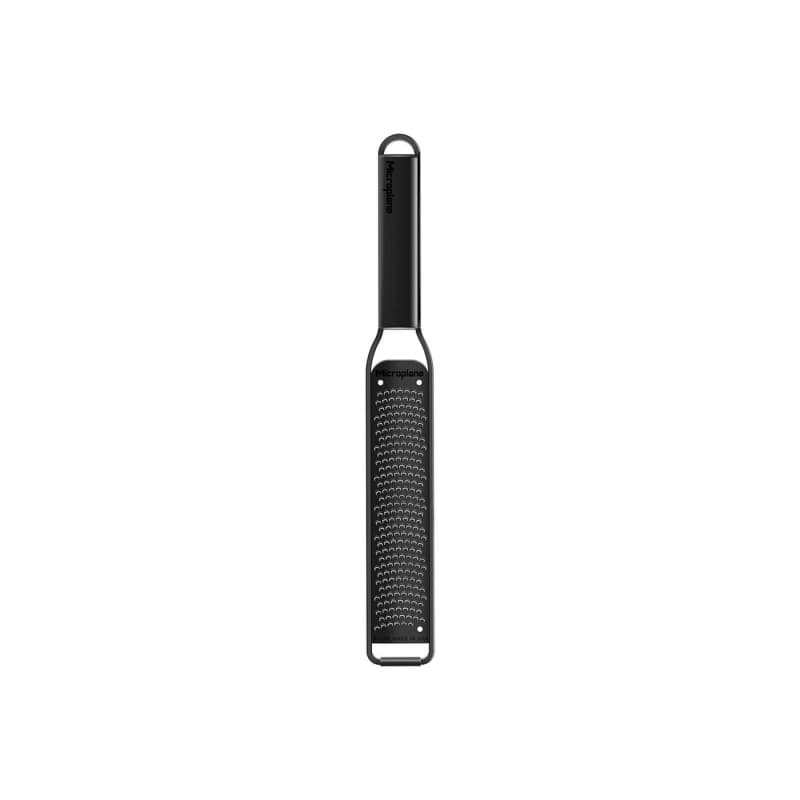 رنده پوست‌گیر کلاسیک بلک شیپ میکروپلن Microplane مدل 43020e | طراحی تمام‌سیاه با پوشش PVD ضدخش | تیغه فوق‌تیز از فولاد ضدزنگ با فناوری برش نوری | مناسب برای پوست‌گیری مرکبات، پنیر سخت، شکلات، زنجبیل،