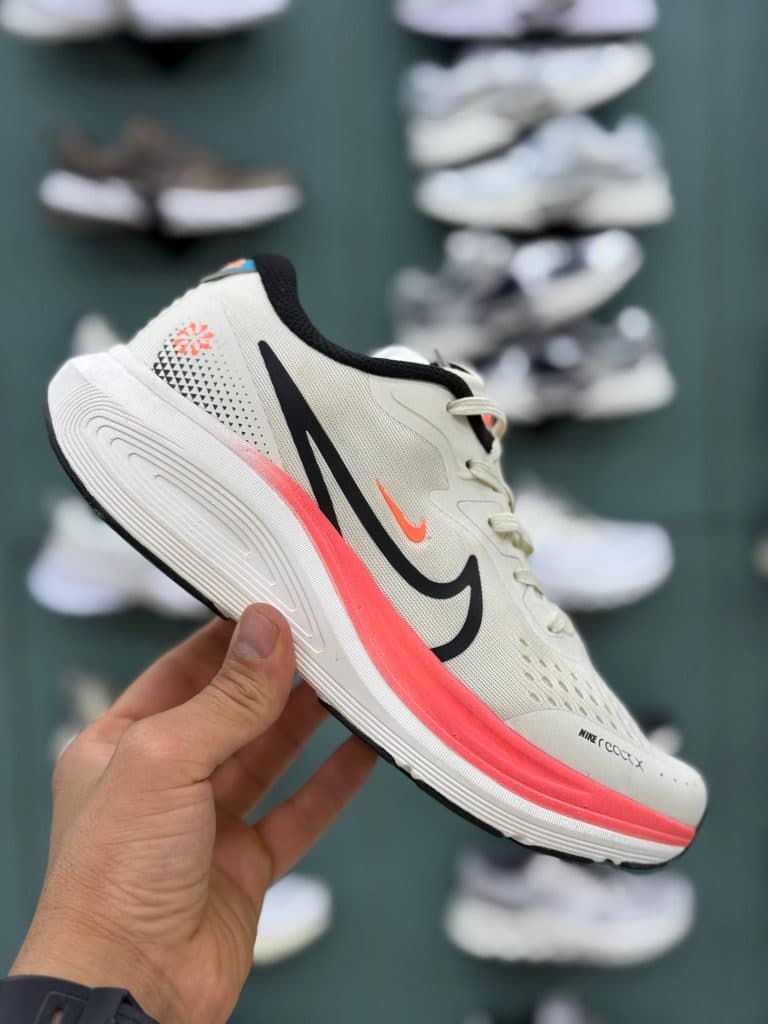 کفش نایک لبخندی سفید نارنجی Nike smiley white oringe shoes — تصویر ۲