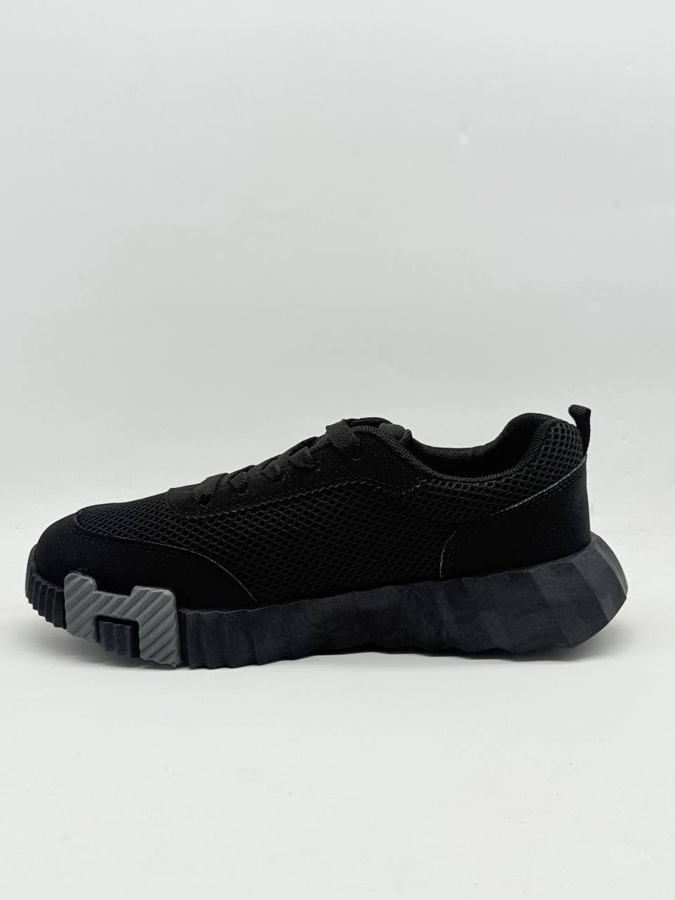 کفش هرمس تمام مشکی Hermes all black shoes — تصویر ۳