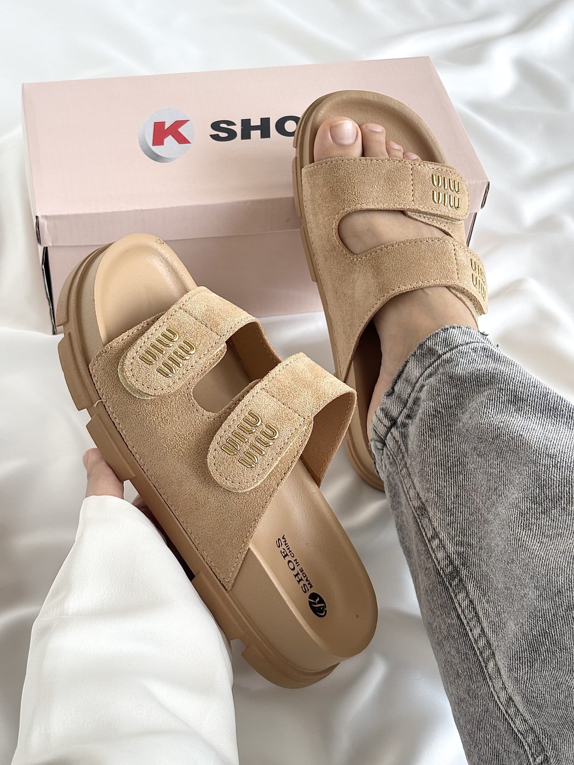 صندل دو بند طرح میو میو قهوه ای Miu Miu brown double strap sandals — تصویر ۲