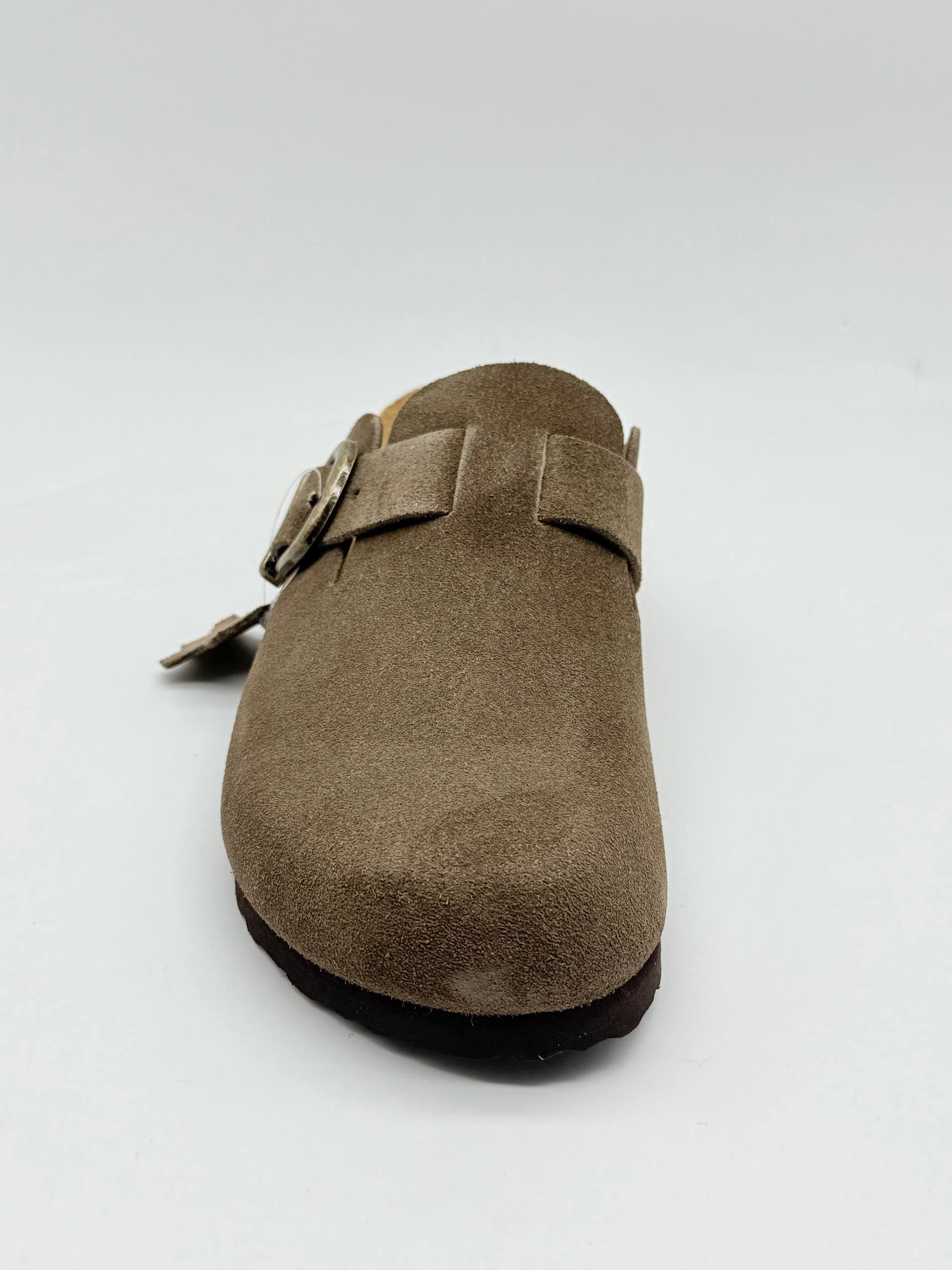 کلاگ تسمه دار زنانه قهوه ای Women’s brown strappy clogs — تصویر ۴