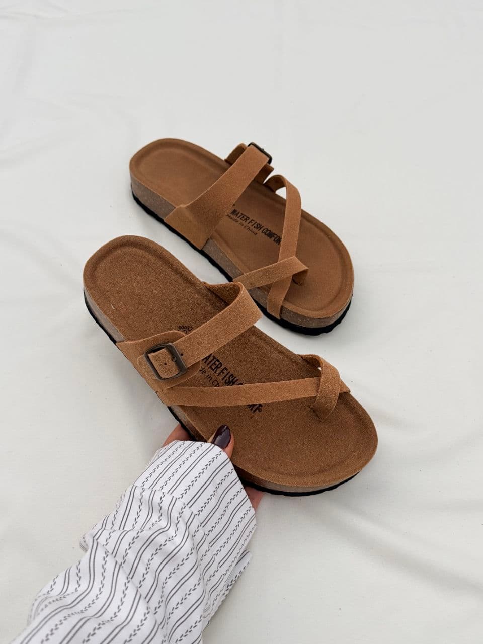 صندل تک انگشتی برکن استایل قهوه ای Brown break-style flip-flop sandals — تصویر ۲