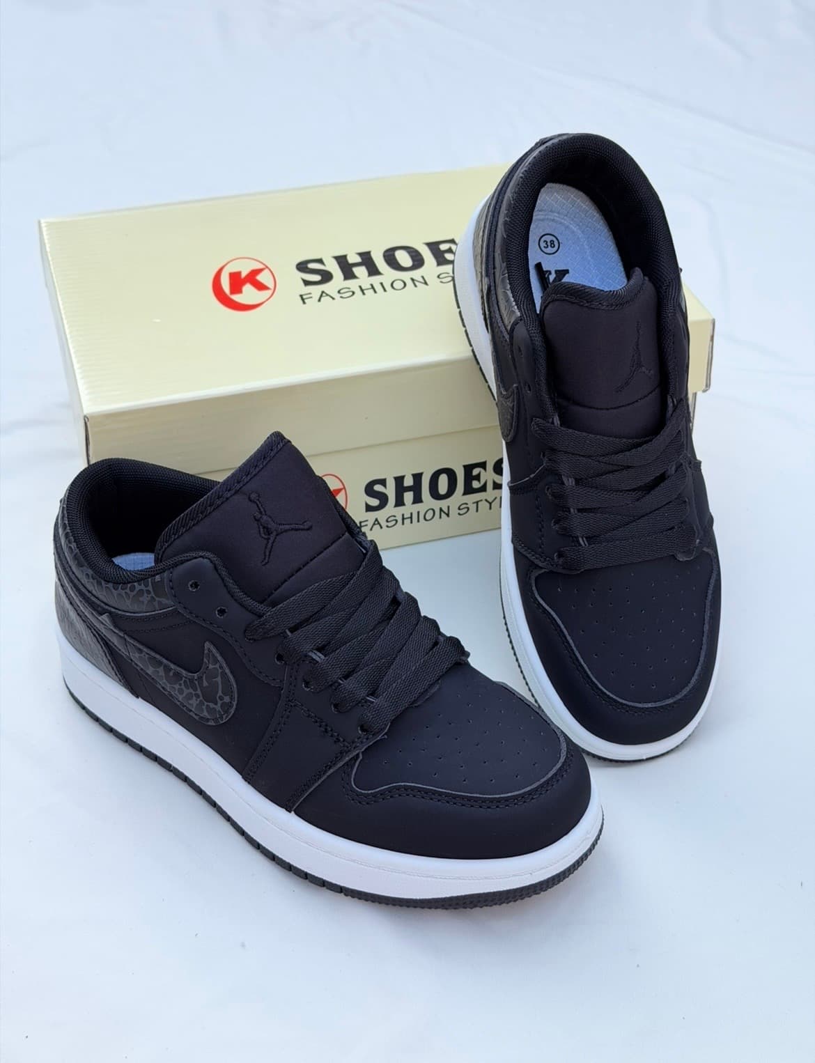 کتونی جردن مشکی Jordan black sneakers