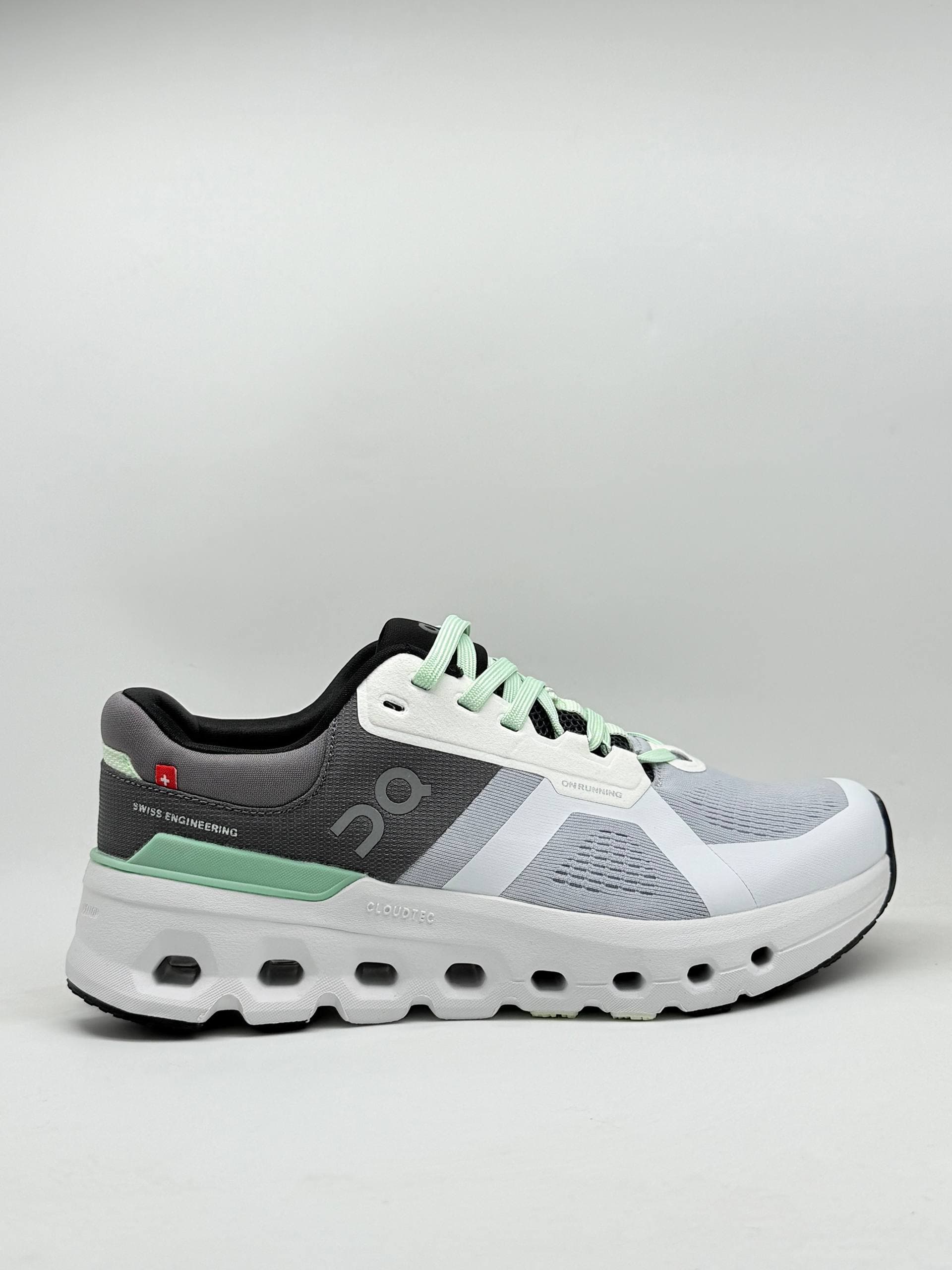 کفش QC رانینگ سفید سبز On Running Cloudswift white green Shoes