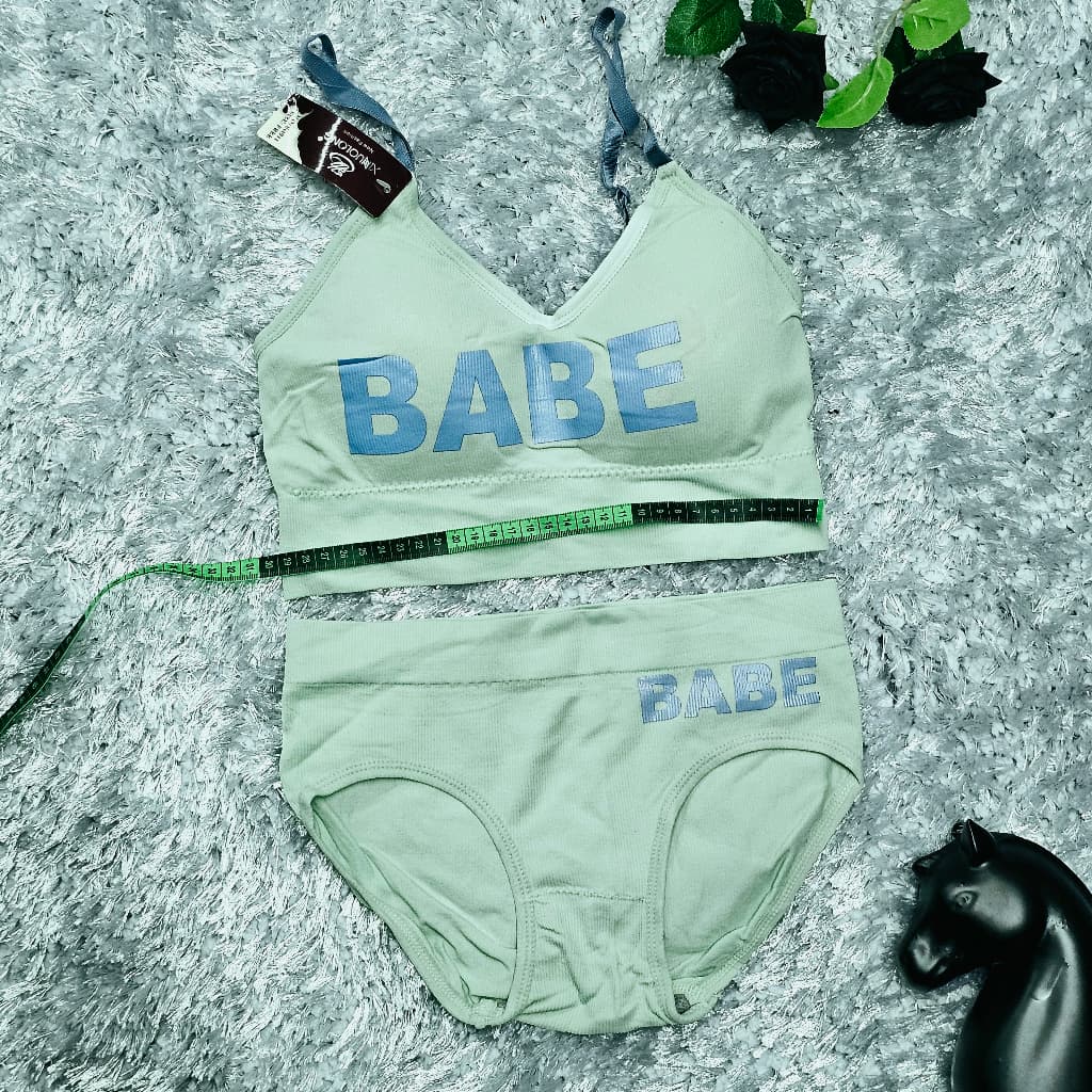 ست لباس زیر ورزشی و اسپرت زنانه نیم تنه سبز روشن با شورت اسلیپ طرح BABE