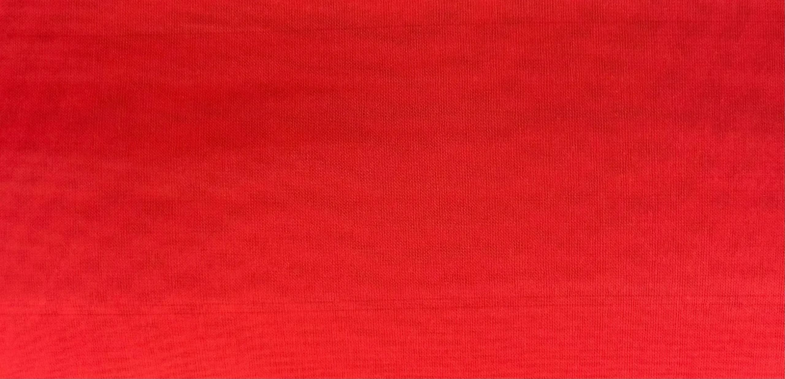 پرده آماده حریر ساده قرمز تیره(Blood Red) — تصویر ۲