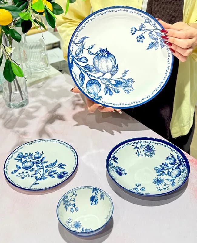 سرویس غذاخوری قلم آبی طرح انار کد KIT-1280 — تصویر ۳