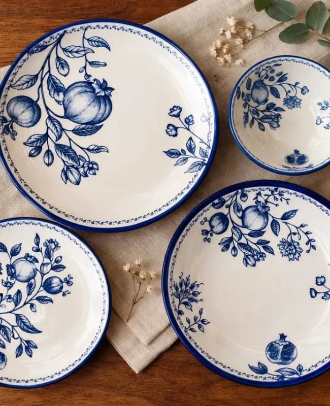 سرویس غذاخوری قلم آبی طرح انار کد KIT-1280 — تصویر ۲