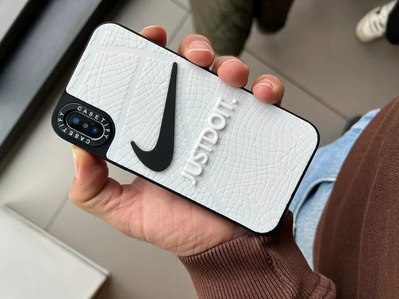 قاب نایک Nike لوگو برجسته گوشی سامسونگ S21 اولترا رنگ سفید — تصویر ۲