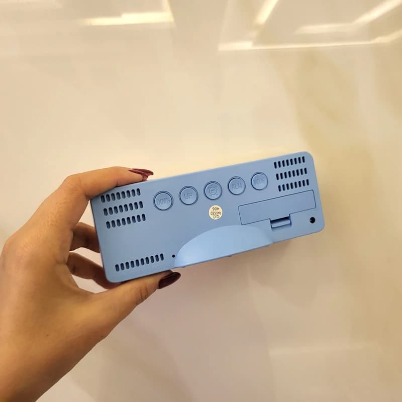 ساعت دیجیتال رومیزی طرح چوب مدل 5821 — تصویر ۴