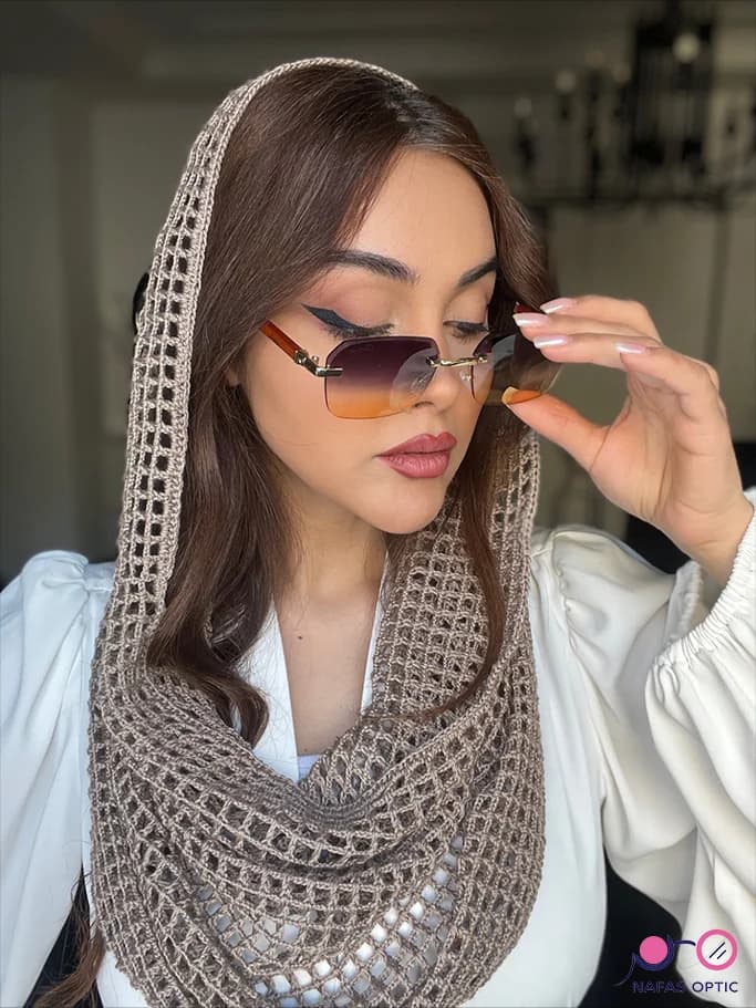 عینک آفتابی زنانه فریم لس کارتیر دسته چوب — تصویر ۳