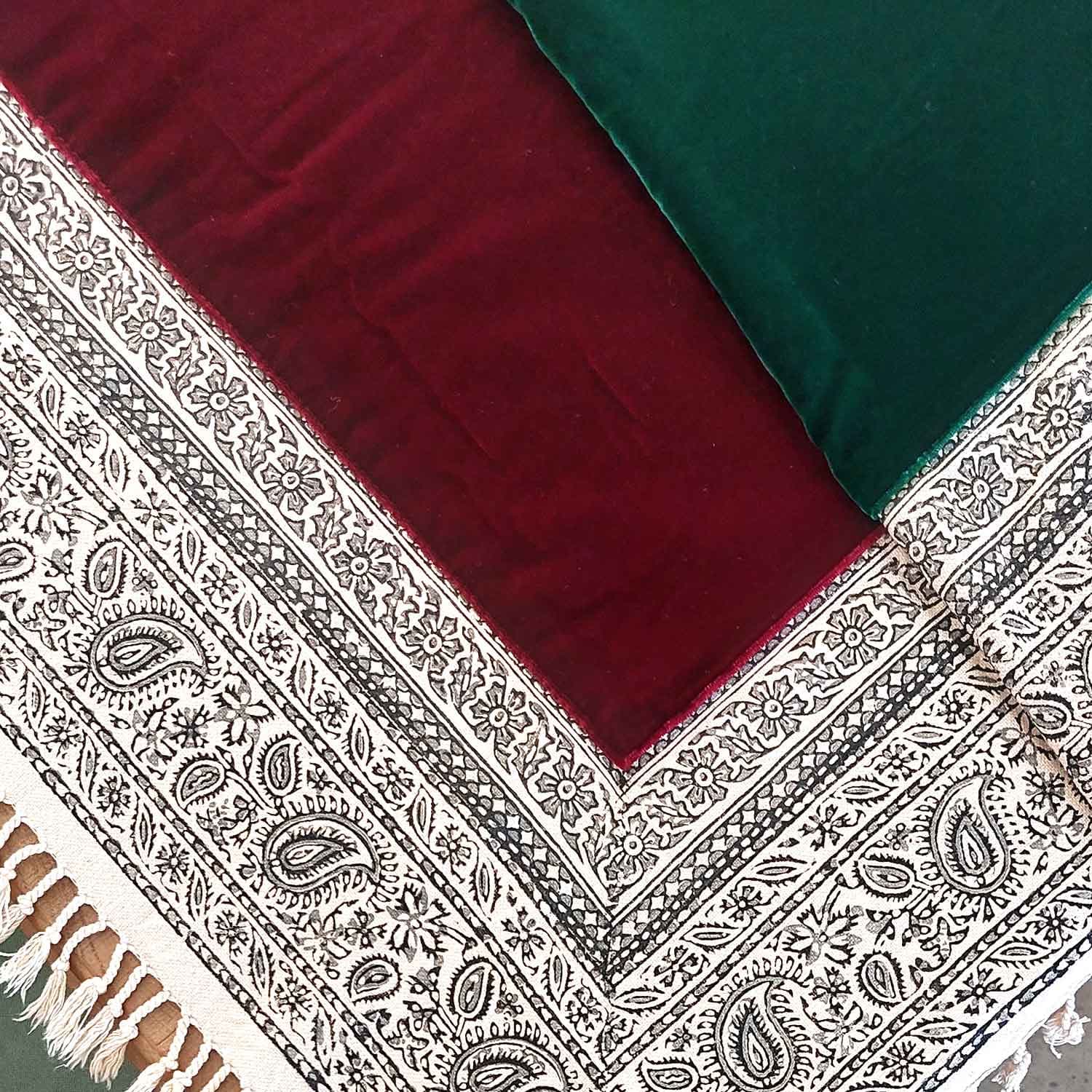 رومیزی مربع حاشیه طوسی — تصویر ۳