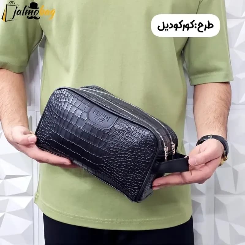 کیف دستی مردانه اسپرت طرحدار چرم صنعتی دو خانه بند دستی — تصویر ۳