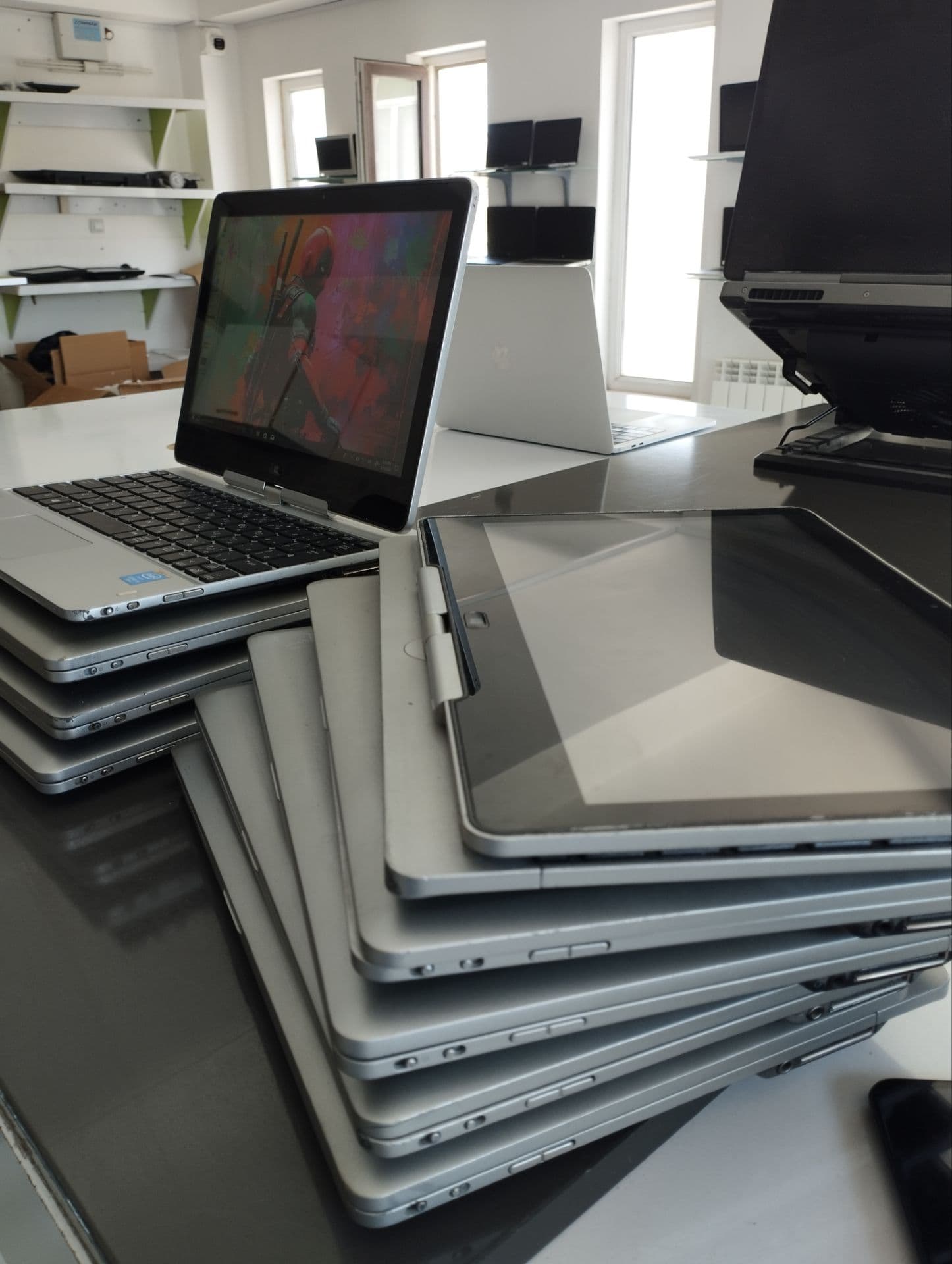 HP Elitebook Revolve 810 G2 Stock — تصویر ۴