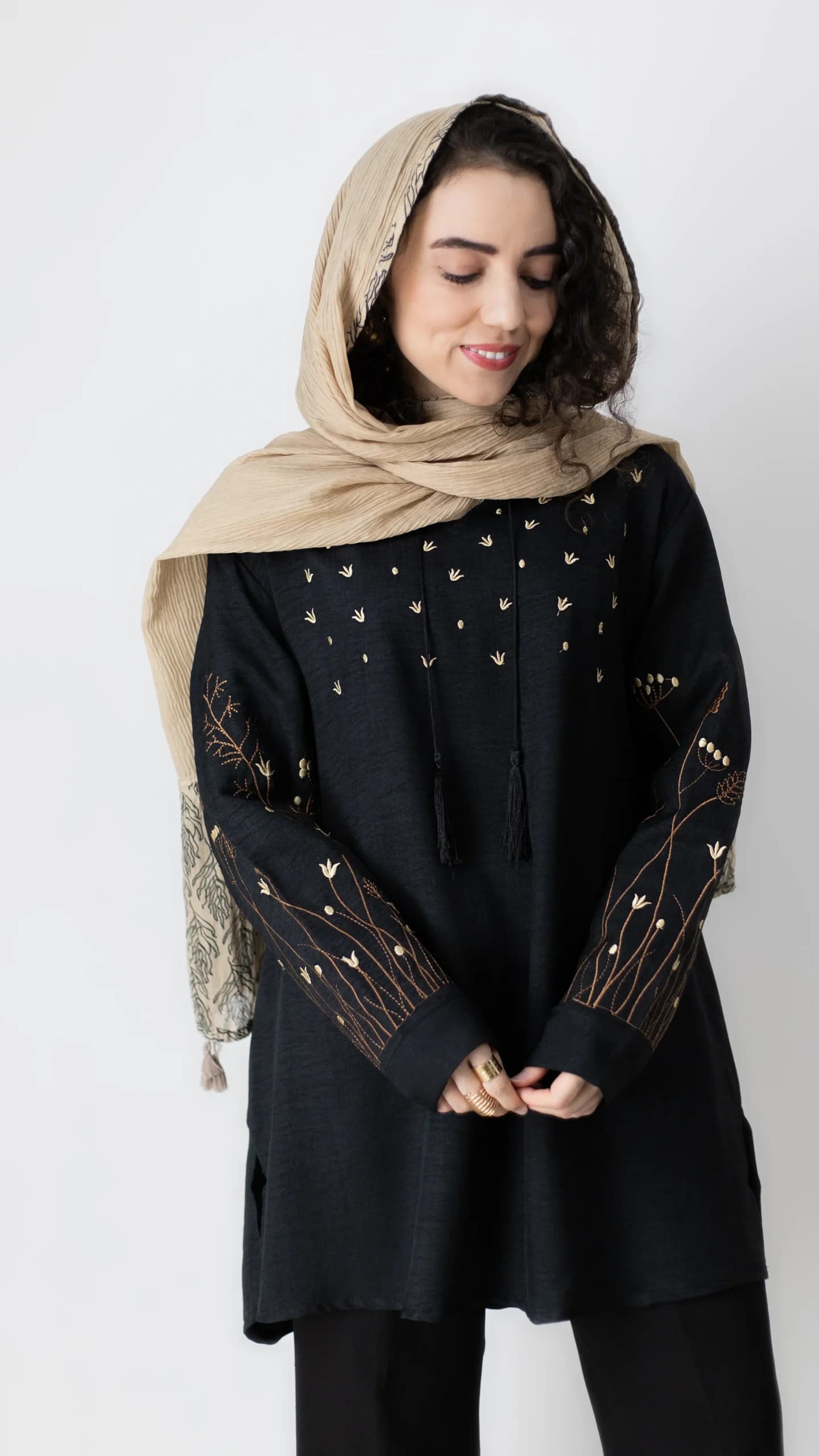 شومیز مشکی شکوفه — تصویر ۳