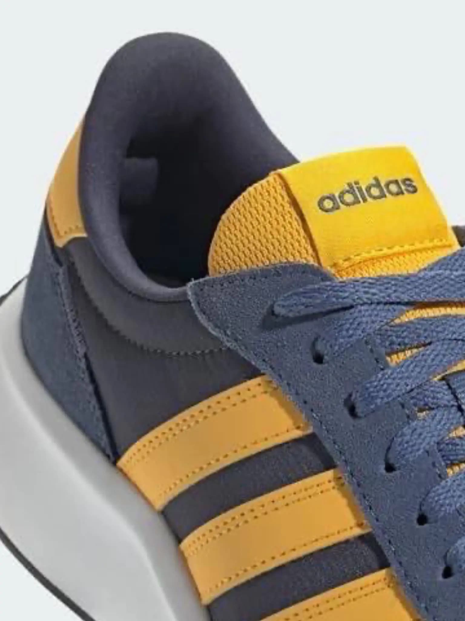 کتونی آدیداس مدل Adidas run70s — تصویر ۴
