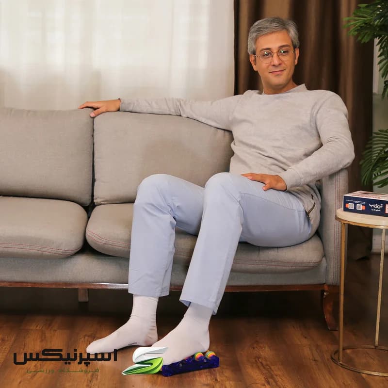 ماساژور کف پا تن زیب مدل فومی با بدنه پلاستیکی کریستالی، 12 گوی فومی نرم برای ماساژ سطحی و آرامش‌بخش، مناسب محیط کاری و افراد با پوست حساس، درجه سختی 1 از 4، ساخت ایران — تصویر ۶