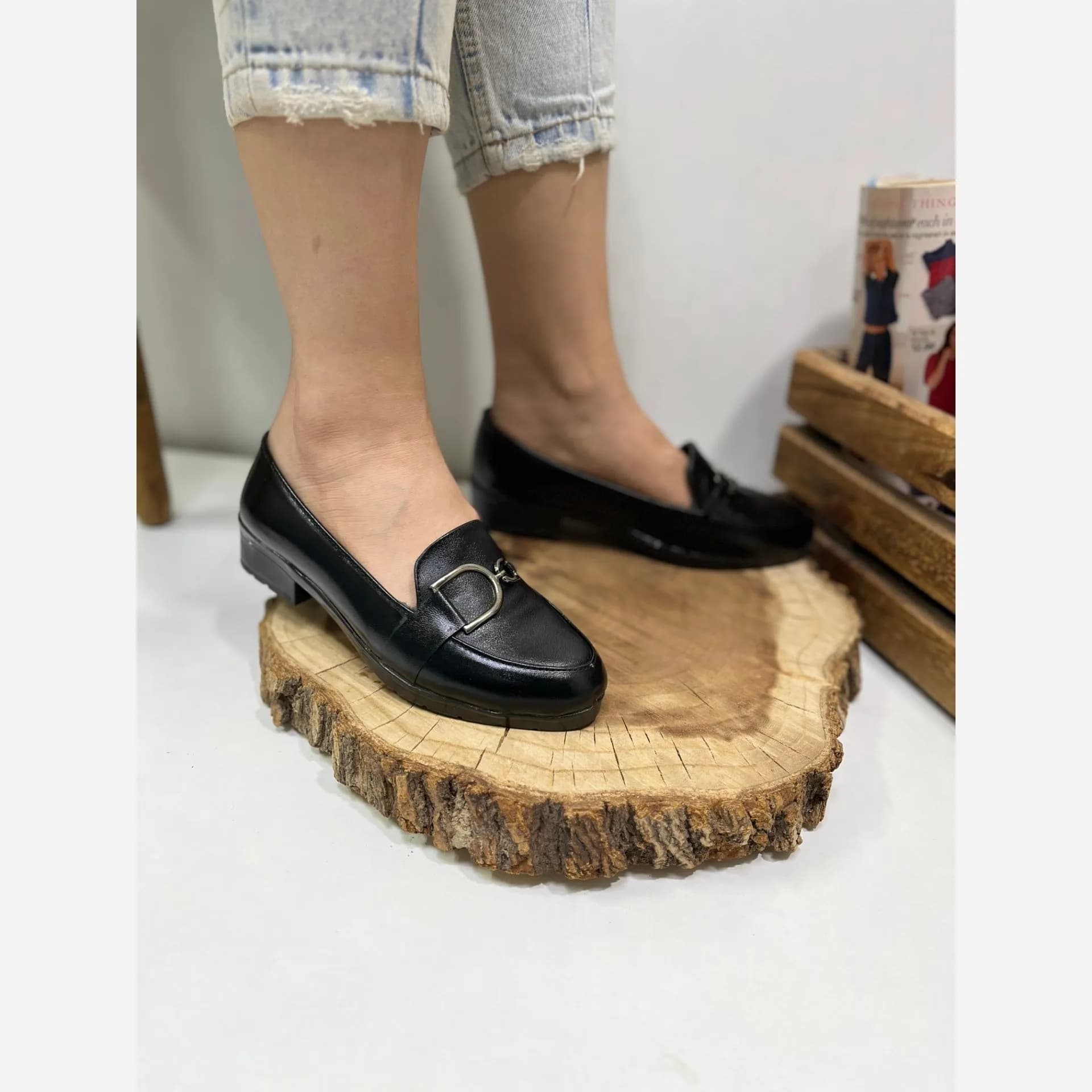 کفش کالج زنانه مشکی مدل روزمره و اداری جنس پی وی سی — تصویر ۴