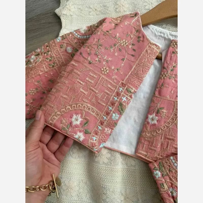 ست کت کتان سوزن دوزی شده و سارافون توری دخترانه مناسب 3 تا 9 سال — تصویر ۳