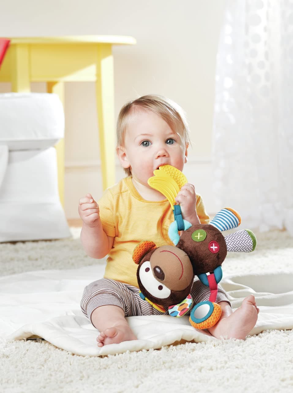 آویز کریر جغجغه ای همراه دندانگیر SKK BABY طرح میمون — تصویر ۴