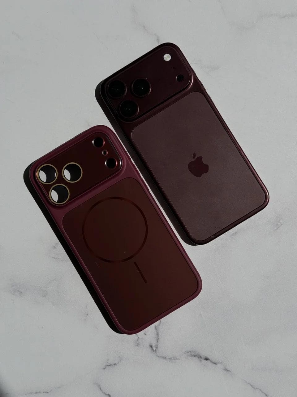 قاب PVD Burgundy با مگ سیف (تبدیل آیفون ها به سری 18) (کدC2314) مناسب برای iPhone 16 — تصویر ۳