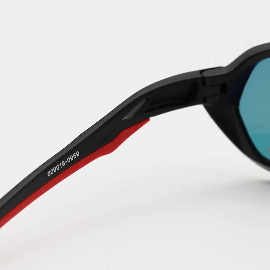 عینک ورزشی OAKLEY با فریم مشکی مات، بیسدار، لنز جیوهای، قرمز رنگ و UV400 مدل OO9019-0959 — تصویر ۷