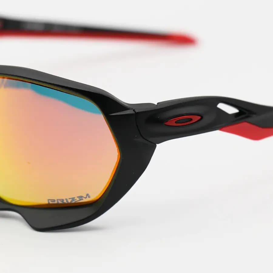 عینک ورزشی OAKLEY با فریم مشکی مات، بیسدار، لنز جیوهای، قرمز رنگ و UV400 مدل OO9019-0959 — تصویر ۶