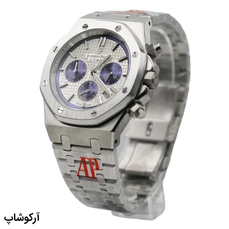 ساعت Audemars Piguet Royal Oak نقره‌ای، صفحه نقره‌ای با زیرصفحه‌های سرمه‌ای، بند استیل، قاب هشت‌ضلعی، کرنوگراف فعال و نمایش تاریخ، موتور کوارتز ژاپنی، قفل پروانه‌ای مخفی مدل N° 2360 / J 92666 — تصویر ۲