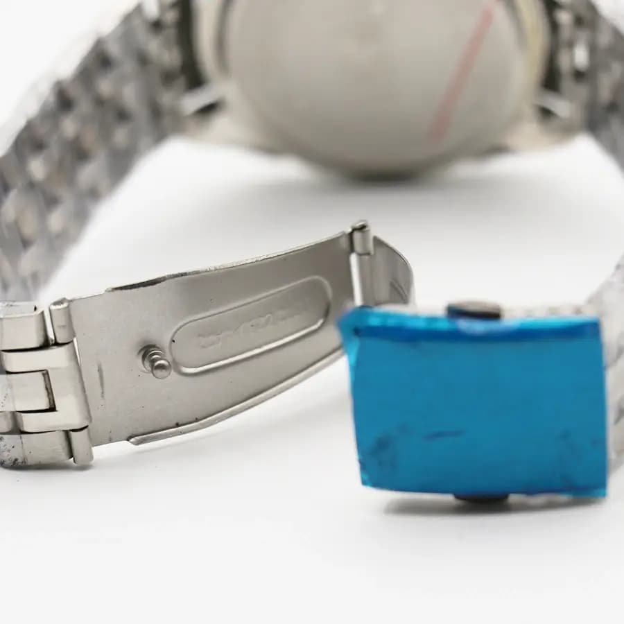 ساعت مردانه TISSOT نقره‌ای، صفحه نقره‌ای روشن، بند فلزی نقره‌ای، قاب گرد، نمایش تاریخ، موتور کوارتز، قفل تاشو مدل 1853 — تصویر ۶
