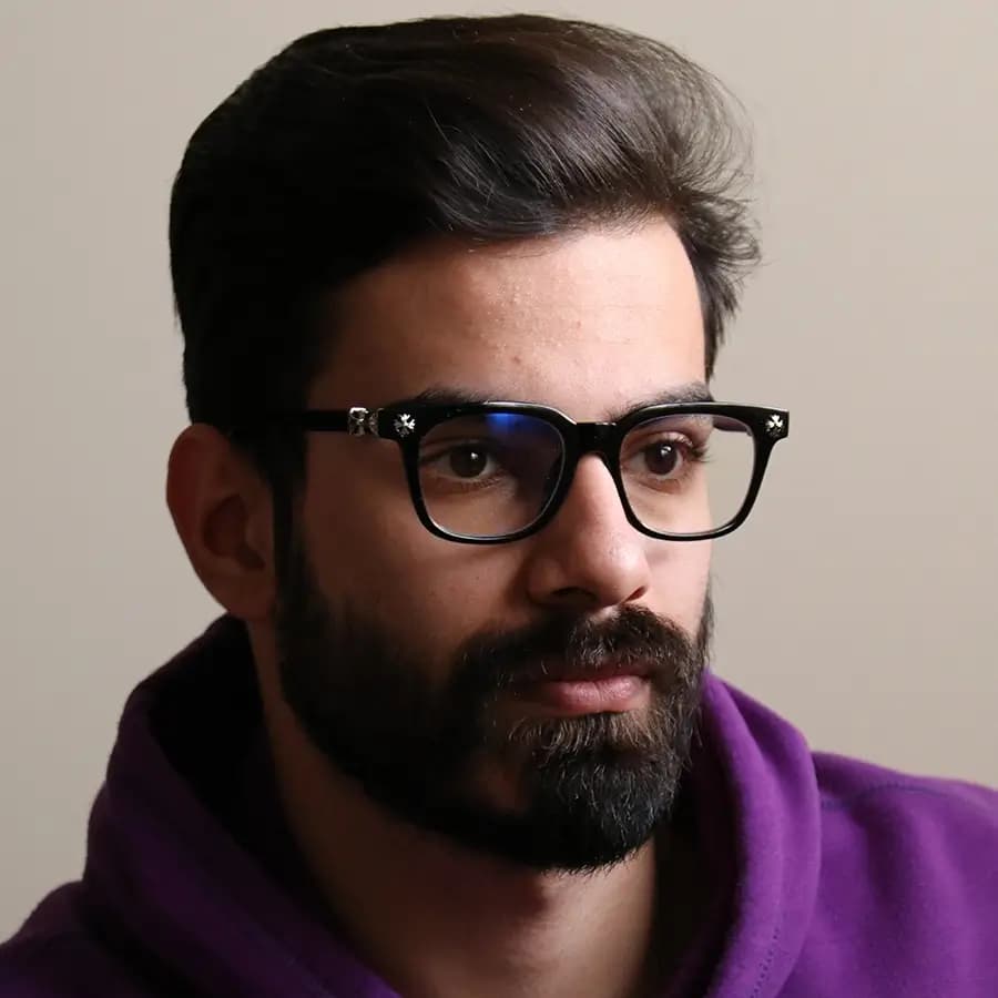 عینک برند کروم هارتز با فریم مستطیلی شکل، رنگ مشکی و طلایی، دسته سیم‌دار و لنز بلوکات مدل 9203 — تصویر ۲