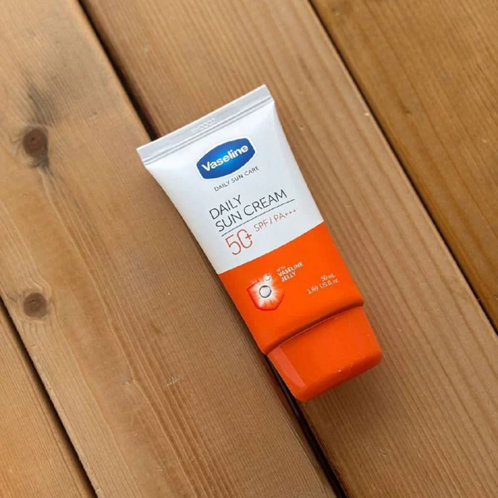 ضد آفتاب آبرسان وازلین مدل Daily Sun با SPF50 حجم 50 میلیلیتر — تصویر ۸