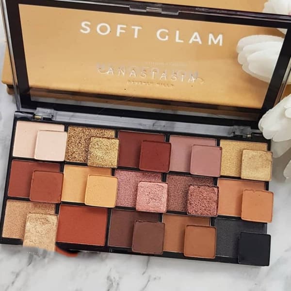 پالت سایه چشم رولوشن مدل ولوت رز Velvet Rose (رز مخملی) — تصویر ۲