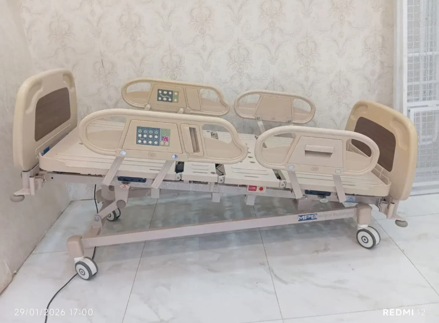 تخت بیمارستانی برقی چهارشکن وارداتی سی جی اِم — تصویر ۴