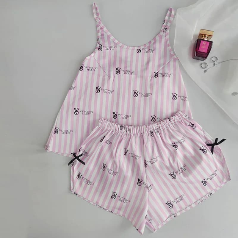ست تاپ شلوارک ساتن طرح صورتی راه راه کد IP33 — تصویر ۲
